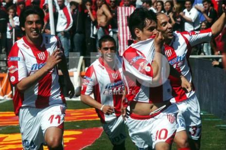 Goles Deluxe Retro: Postales clásicas en el Cementerio