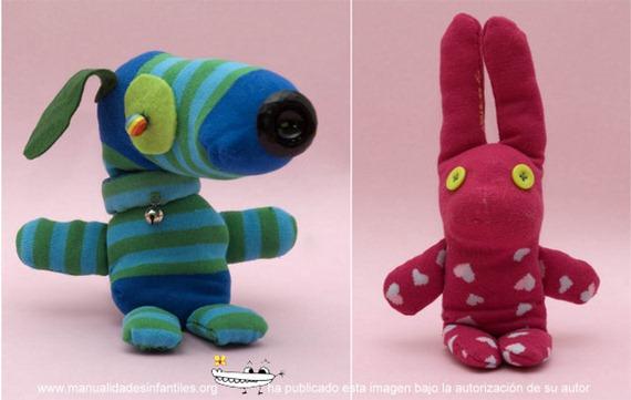 Estas navidades regala muñecos hechos con calcetines