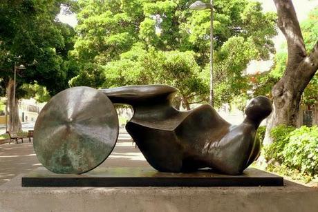 HENRY MOORE: MATERIA, VOLUMEN, VACÍO...