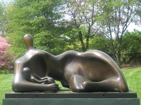 HENRY MOORE: MATERIA, VOLUMEN, VACÍO...