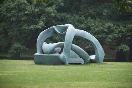 HENRY MOORE: MATERIA, VOLUMEN, VACÍO...