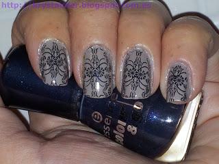 Gris con estampado azul marino