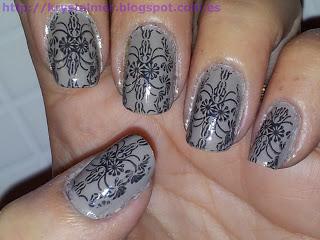 Gris con estampado azul marino