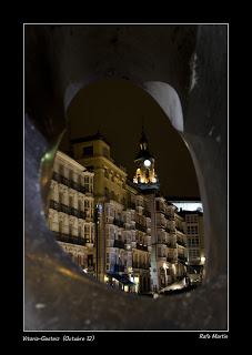 Vitoria-Gasteiz, bajo un paraguas, por Rafa Martín