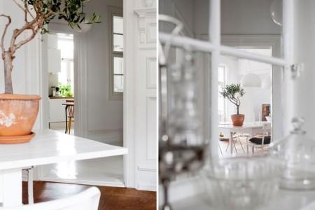 techos altos molduras suelo espigado madera roble salón comedor nórdico rodapíes altos madera revista hsm madrid puertas dobles paneladas blancas paredes paneladas madera muebles de diseño mobiliario moderno mobiliario diseño grandes ventanales estilo nórdico elementos arquitectónicos clásicos diseño nórdico diseño escandinavo diseño de interiores delikatissen revista hsm madrid decoración nórdica decoración interiores nórdico 