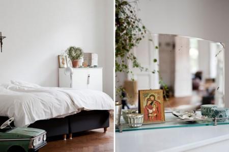 techos altos molduras suelo espigado madera roble salón comedor nórdico rodapíes altos madera revista hsm madrid puertas dobles paneladas blancas paredes paneladas madera muebles de diseño mobiliario moderno mobiliario diseño grandes ventanales estilo nórdico elementos arquitectónicos clásicos diseño nórdico diseño escandinavo diseño de interiores delikatissen revista hsm madrid decoración nórdica decoración interiores nórdico 