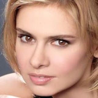 La actriz Debora Caprioglio: 