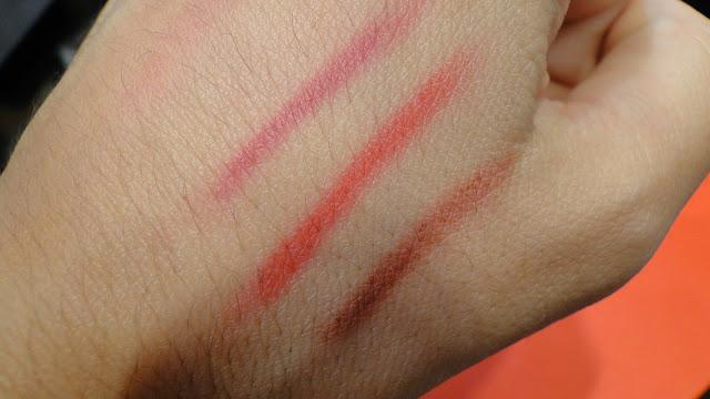 Toqueteando en Inglot.