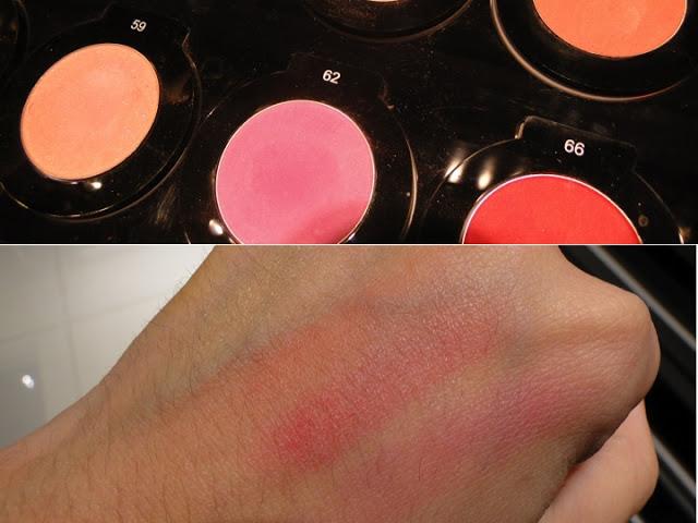 Toqueteando en Inglot.