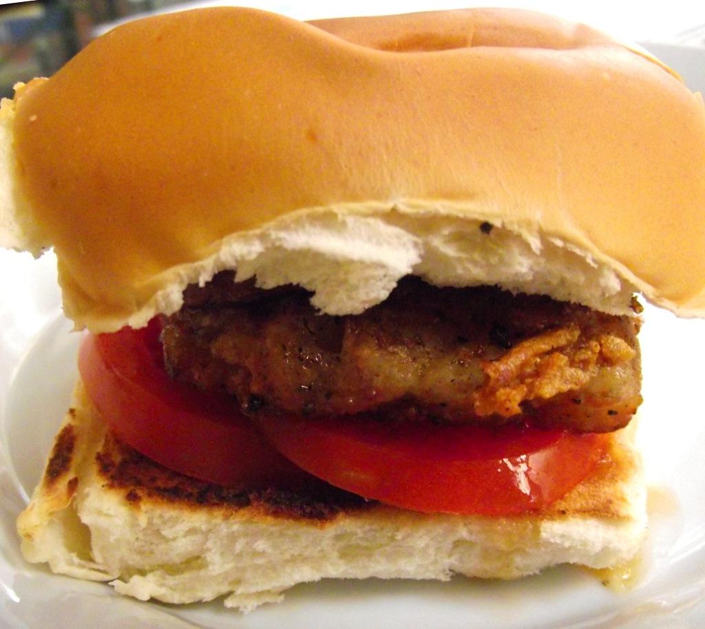 ¡Un rico sandwich de pescado a la fogoncito!