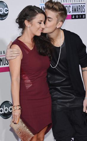 Justin Bieber asiste a los American Music Awards acompañado del amor de su vida: Su Madre