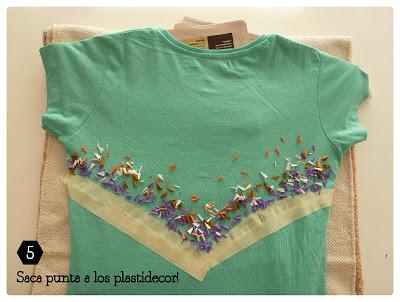 Decora una camiseta con virutas de plastidecor