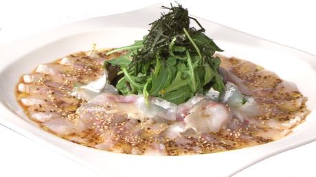 Recetas japonesas: Ensalada de sashimi de lubina.