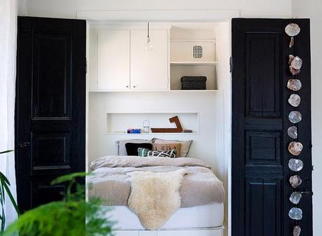 Pequeño apartamento en blanco y negro