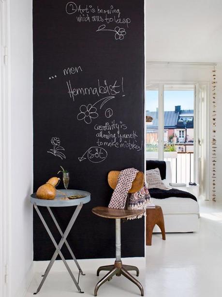 Pequeño apartamento en blanco y negro