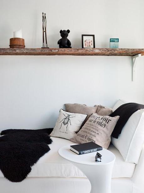 Pequeño apartamento en blanco y negro