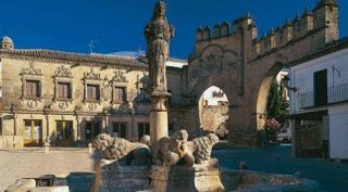 La Plaza del Pópulo de Baeza (Jaén)