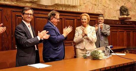 Abrazo de los protestantes y Pilar Fernández Labrador con Unamuno de testigo