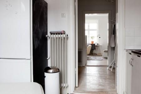 tendencias decoración 2012 2013 blanco negro nórdico sillón chaise longe blanco interiores pequeños inspiración muebles de ikea estilo nórdico diseño nórdico diseño de interiores decoración sueca decoración pisos pequeños decoración muebles de ikea decoración estilo nórdico decoración escandinava decoración en blanco y negro decoración de interiores deco blogger cojines blancos y negros blog interiorismo blog decoración nórdica alfombra de rayas blancas y negras 