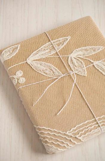 Os mostramos originales maneras de envolver regalos con papel de embalar