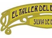 Envolviendo paquetes tienda Escaparate"