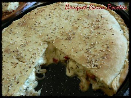 Tarta de cebolla, tomates cherry y quesos Tarta de cebolla, tomates cherry y quesos