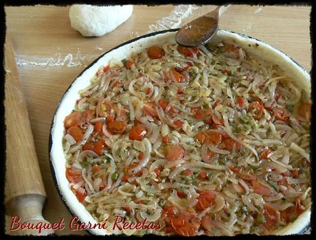 Tarta de cebolla, tomates cherry y quesos Tarta de cebolla, tomates cherry y quesos