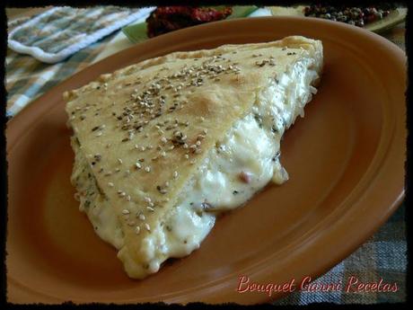 Tarta de cebolla, tomates cherry y quesos Tarta de cebolla, tomates cherry y quesos