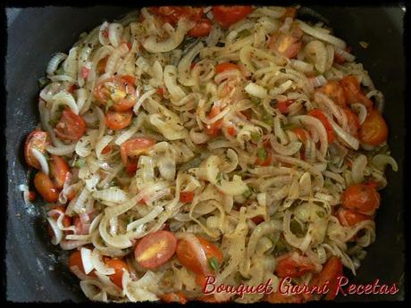 Tarta de cebolla, tomates cherry y quesos Tarta de cebolla, tomates cherry y quesos