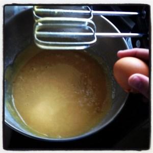 LAYER CAKE DE  VAINILLA, CAFÉ Y CARAMELO. (Relato de un Patoso)