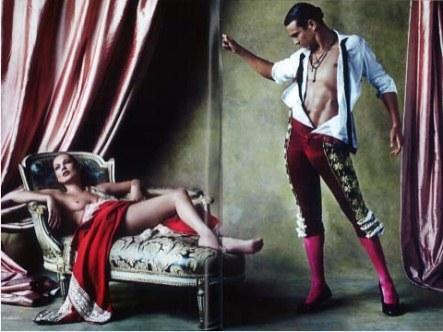 Kate Moss se desnuda para Jose Mari Manzanares en Vogue España