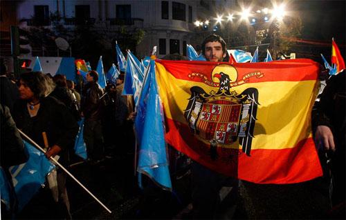 FOTO real democrata de toda la vida de fiesta en la sede de Genova