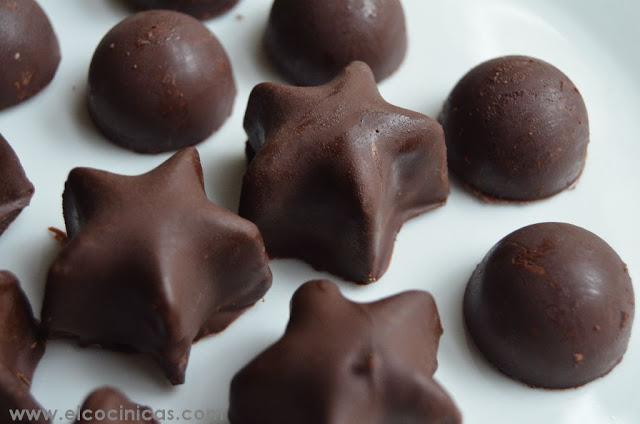 Bombones de chocolate y ganaché de plátano