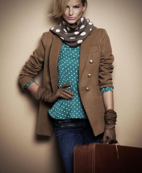 DE TIENDAS: Un invierno muy BLANCO! Blanco: lookbook new fall 2012 camiseta de lunares con abrigo corto marrón
