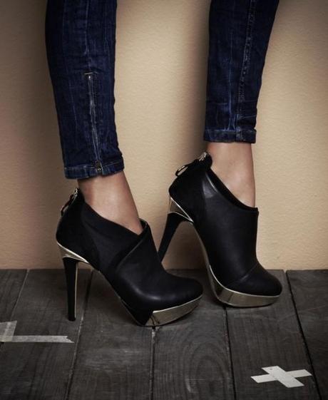 DE TIENDAS: Un invierno muy BLANCO! Blanco: lookbook new fall 2012 detalle botines negro con plataforma dorada