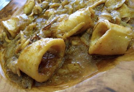 Calamarcitos guisados con cebolla y tomate de La Cuina del Guinardó