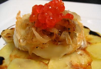 QUESO DE CABRA CON HUEVAS DE SALMÓN