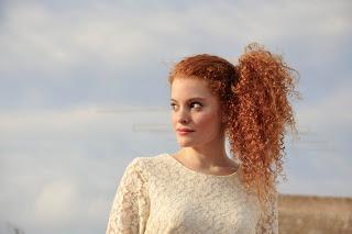 Te juro que es verte la caray mi alma se enciende.Y sacas...