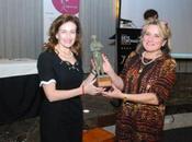 Dra.Trinidad Herrero recibe premio Mujer 2012