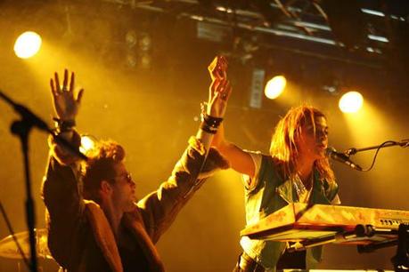 ¿Te apuntas (y te esposas) a un festival de música?