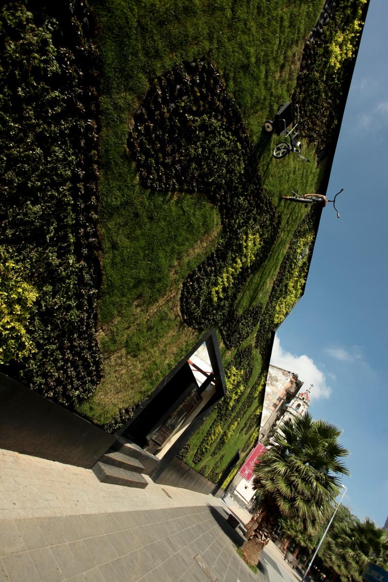 Para cuidar de ti, cuidamos de la ciudad. Garnier presenta el primer jardín vertical en el Claustro de Sor Juana