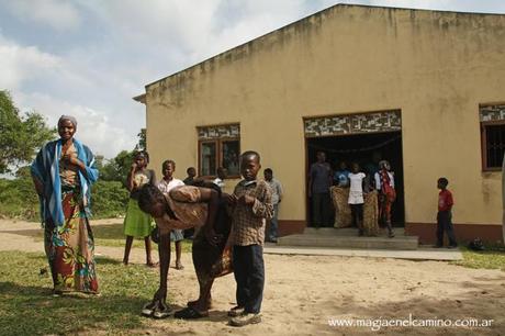 Un mail y Magia en el interior de una iglesia (sincretismo africano)