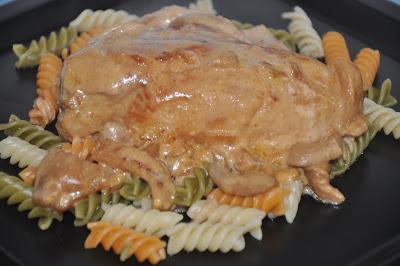 Pechugas De Pollo Rellenas Con Salsa