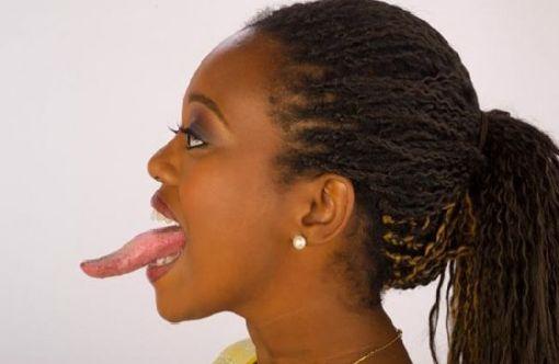 La lengua más larga del mundo es casi del tamaño de un iPhone y pertenece a una chica – CURIOSIDADES
