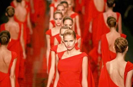 Las mujeres vestidas de rojo son mas atractivas a la vista del hombre – TENDENCIAS