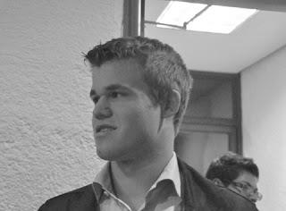 Magnus Carlsen le gana al mundo