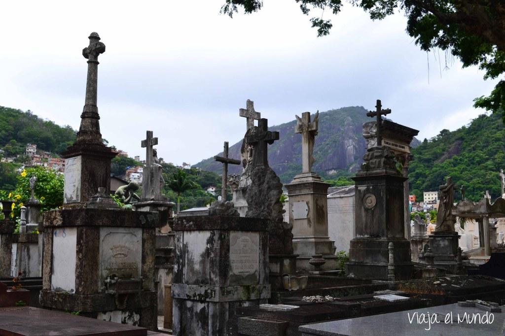 ¿Qué buscamos los viajeros en un cementerio?