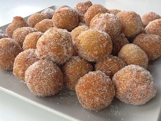 BOLAS DE TORRIJAS CON QUESO Y MIEL BOLAS DE TORRIJAS CON QUESO Y MIEL
