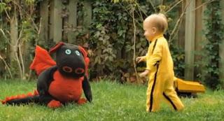 Dragon baby: un bebé luchando contra un dragón causa furor en youtube