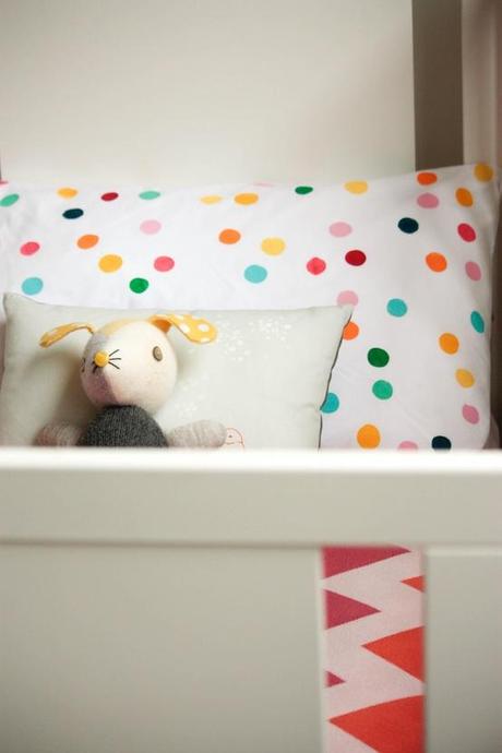 Inspiracion exterior: Cuarto infantil con mix de colores